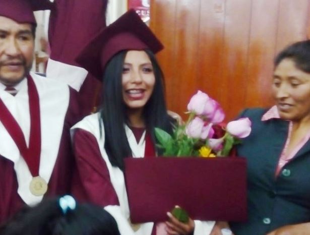Uitreiking universiteitsdiploma Yeny